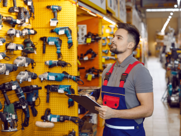 prodavač v obchodě